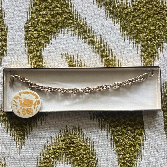 •VINTAGE CHARM BRACELET WASHINGTON STATE• - Picture 1 of 5